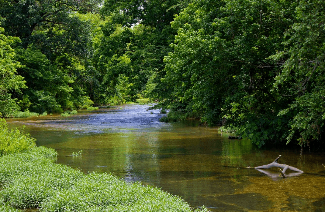 river in Oklahoma where people fish